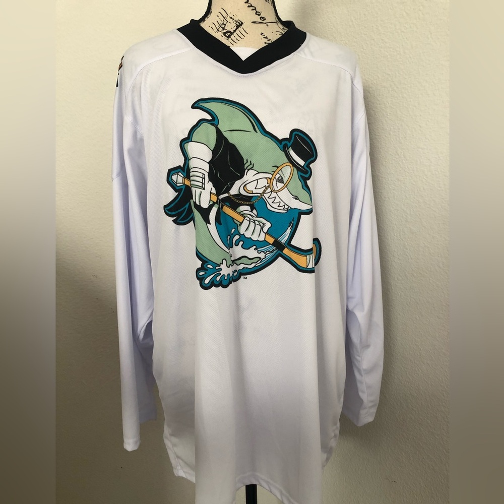 San Jose Sharks White Hockey Jersey with Shark Graphic XL